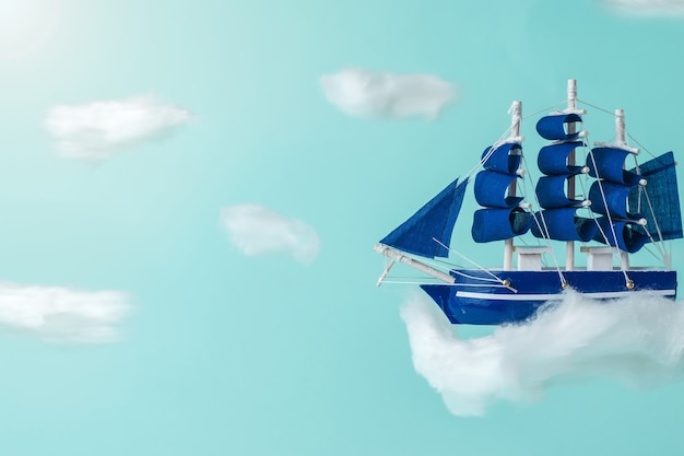 Фото Синий корабль с парусами, летящими в облаках. мечты сбываются.