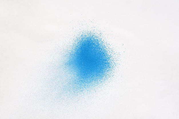 Фото Голубое пятно краски на белом бумажном фоне.
