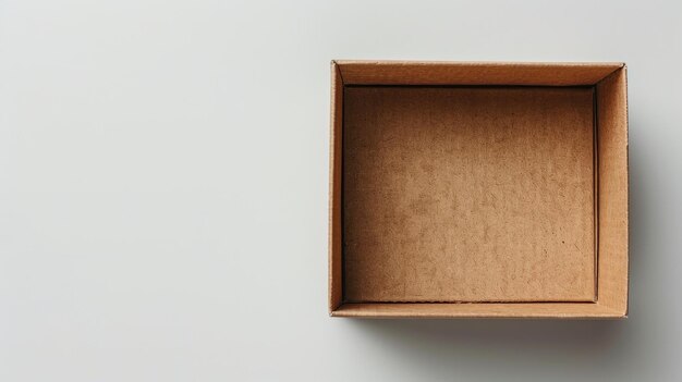 사진 a brown cardboard box with a white background