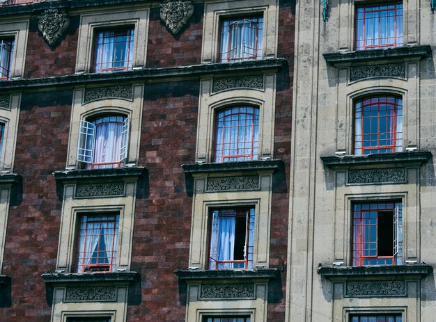 写真 窓がたくさんある建物