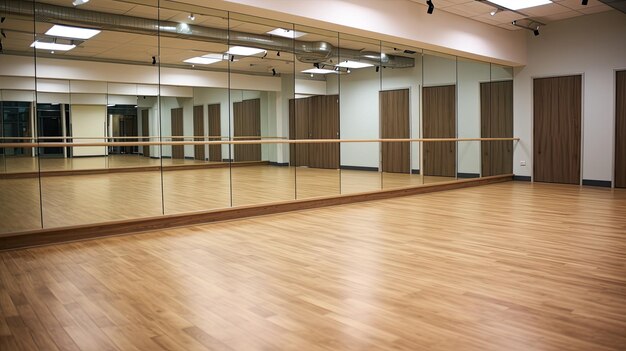 写真 ダンスや動きの授業に最適な鏡張りの教室