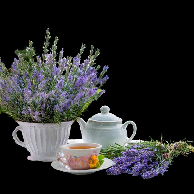Фото Коллекция чайных стаканов и чашек с черным фоном