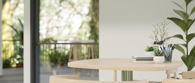 写真 観葉植物と白い壁の3dレンダリング3dイラストを備えた、モダンで現代的な明るい部屋の木のテーブルに製品を表示するためのコピースペース