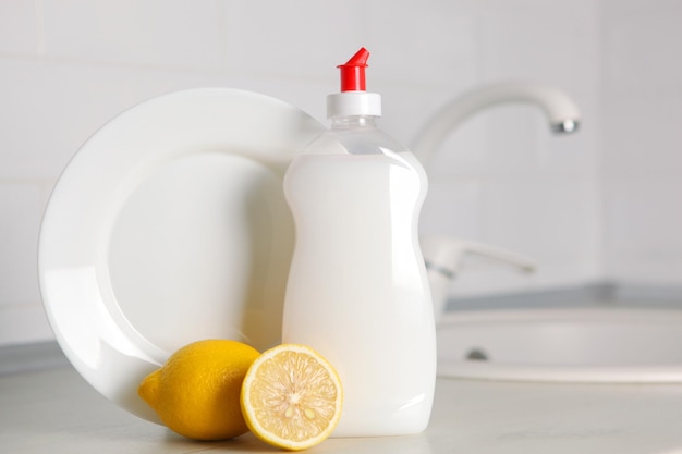 Фото Посудомоечная машина с лимоном на боку