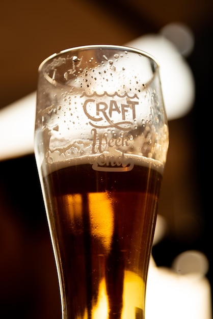 写真 クラフトビールの夏の飲み物のグラス