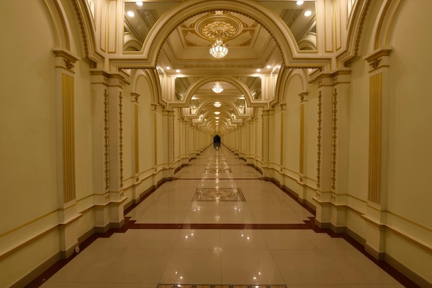Фото Золотой перспективный туннель соединения здания