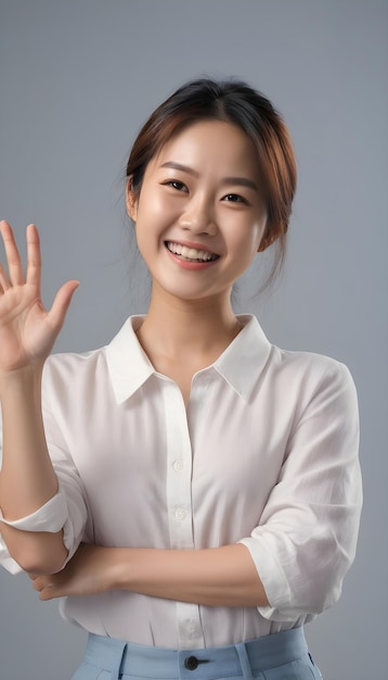 사진 셔츠 를 입은 한국인 여자 가 손 을 흔들고 있다