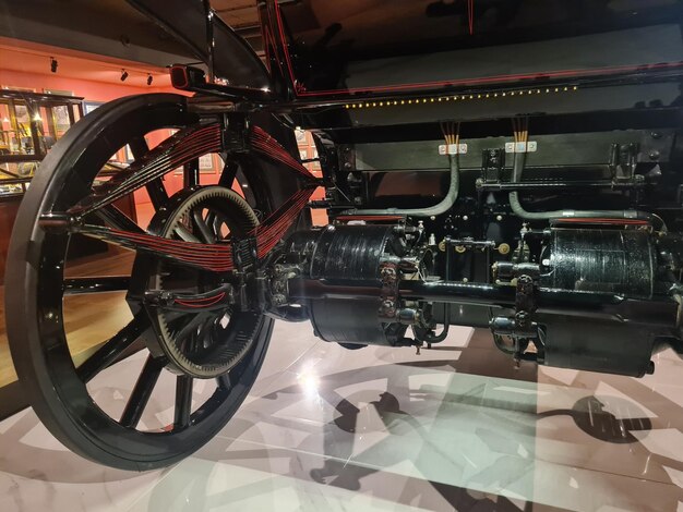 写真 エンジン番号 6 の蒸気エンジンの模型。