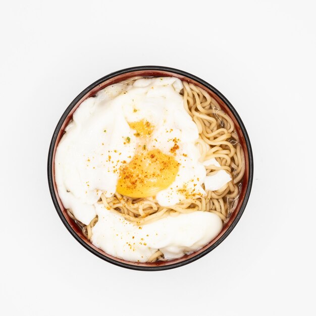 à¸·noodles in a bowl on white background