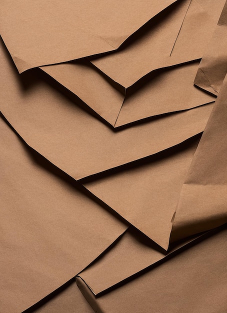 Фото Куча коричневых конвертов с надписью 