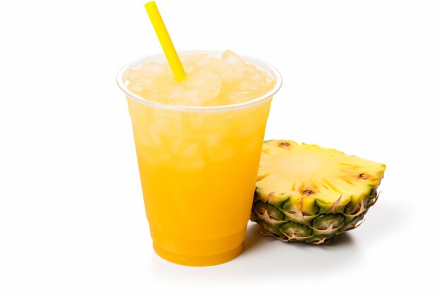 Фото Ананасовый напиток с соломинкой и ананасом