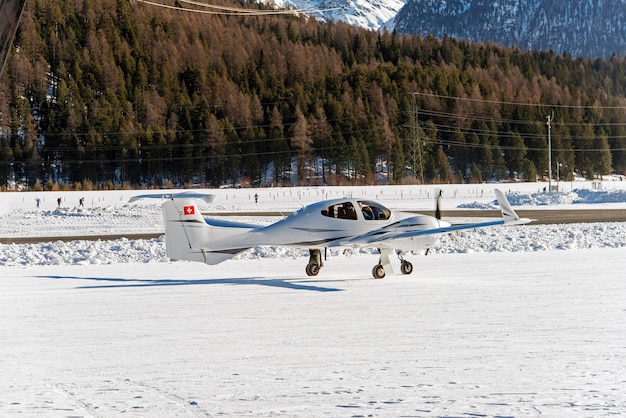 写真 離陸準備のプライベート航空機