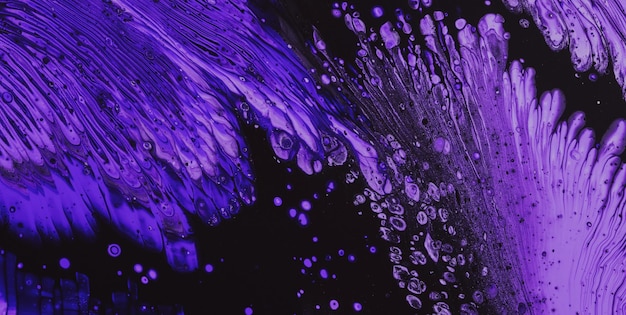 写真 紫色の背景に泡と「愛」の文字