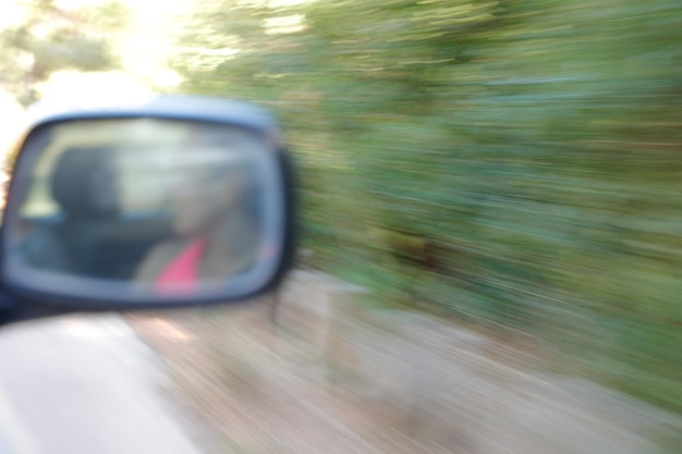 Фото Фотография заднего вида автомобиля с чувством скорости