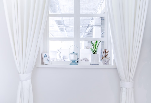 Фото Комната с белыми шторами