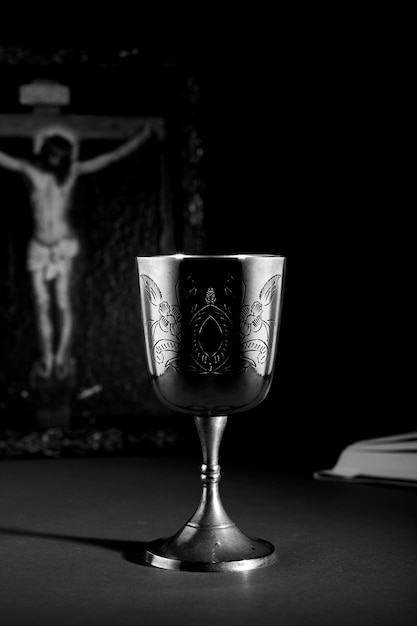 写真 イエスと書かれた銀の杯