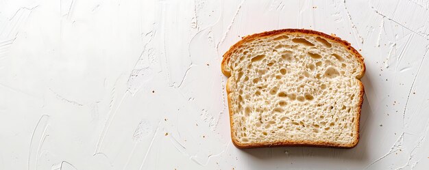 Фото На столе лежит кусочек хлеба.