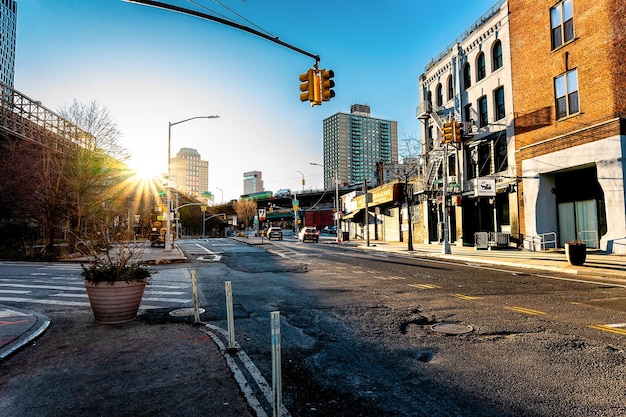 Фото Улица в городе с табличкой, на которой написано слово nyc.