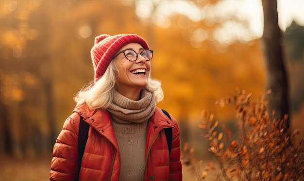 写真 鮮やかな赤いジャケットと調整帽子を着たスタイリッシュな女性