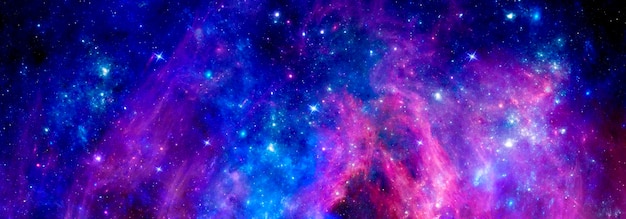 Фото Вселенная со звездами и ярко-синими и фиолетовыми туманностями в качестве космического фона.