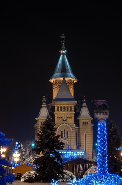 写真 大聖堂のクリスマスホリデーシーズンの夜景