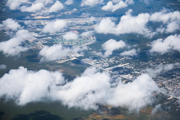 写真 空から見た都市の眺め