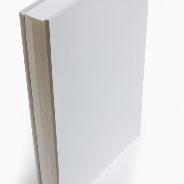 Фото Белая книга с белой обложкой стоит на белой поверхности.