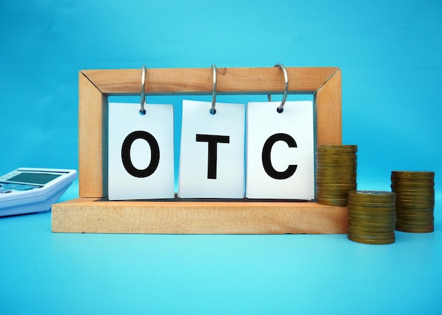 写真 「otc」と書かれた木箱