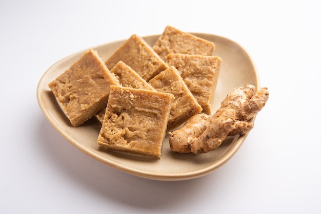 Aale Pak of Ginger Barfi of snoep of Adrak barfee of burfi is een traditioneel Indiaas medicijn tegen hoest en verkoudheid