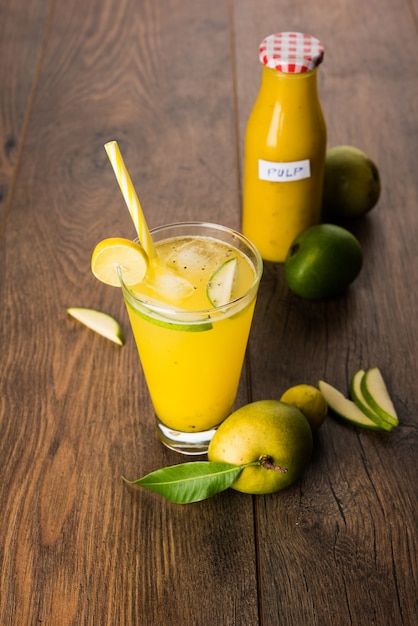 Aam Panna of panha of zoute en zoete groene mangosap