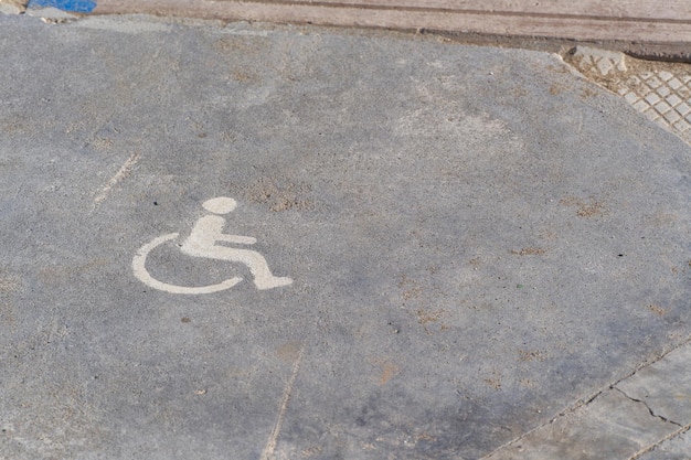 Aangepaste toegang voor mindervaliden op het strand