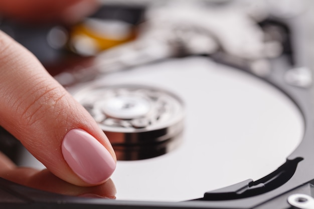 Aanraking van hdd-oppervlak met de vinger