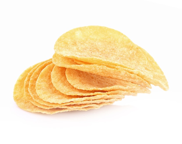 Aardappelchips geïsoleerd op witte achtergrond