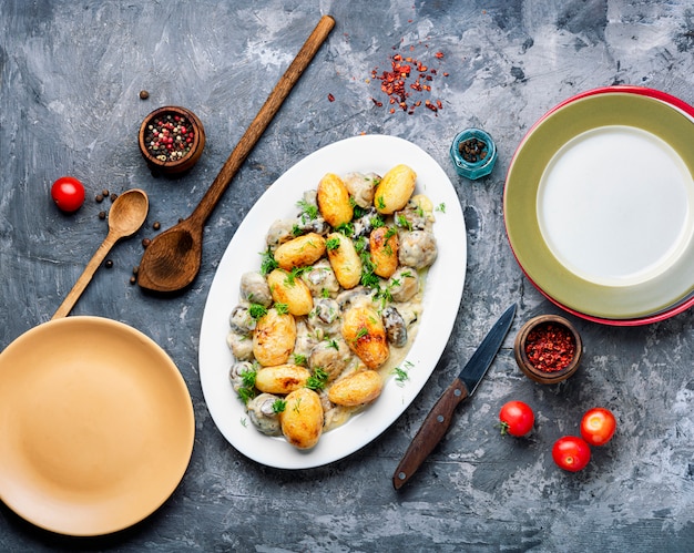 Aardappelen In De Schil Met Champignons