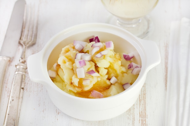 Aardappelpuree met saus en ui