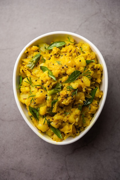 Aardappelpuree pittige curry bekend als Aloo ka bharta, populair in Noord-India