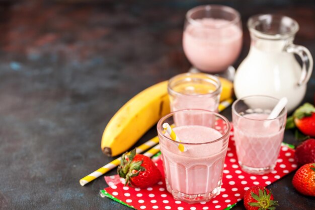 Aardbei en bananensmoothie,