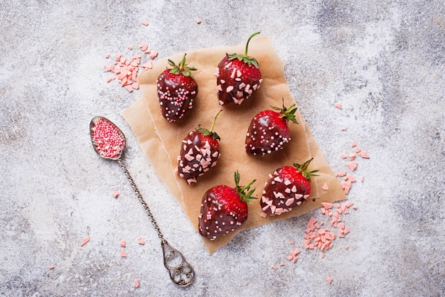 Aardbei in chocolade, heerlijk dessert