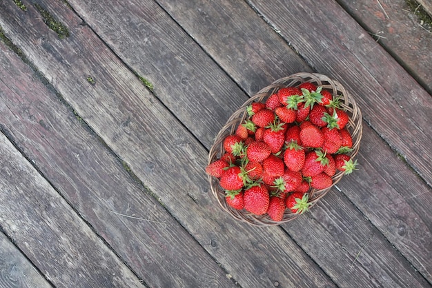 Aardbei op rustieke houten achtergrond