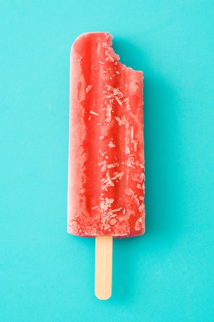 Aardbei popsicle bovenaanzicht