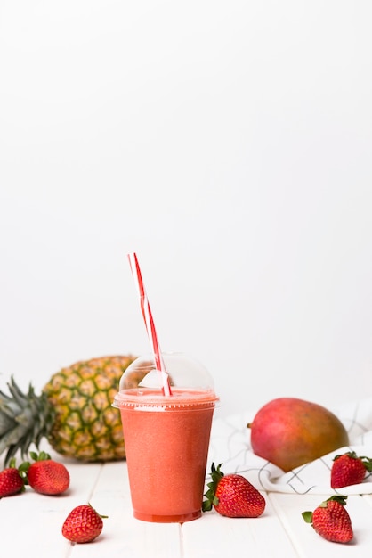 Aardbei smoothie in de beker