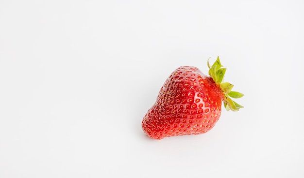 Aardbeien geïsoleerd op een witte achtergrond Met ruimte voor tekst