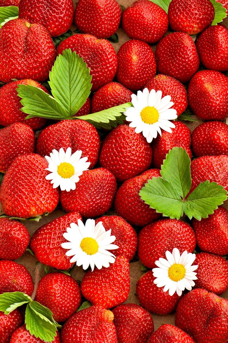 Foto aardbeien met madeliefje bloemen voedsel achtergrond