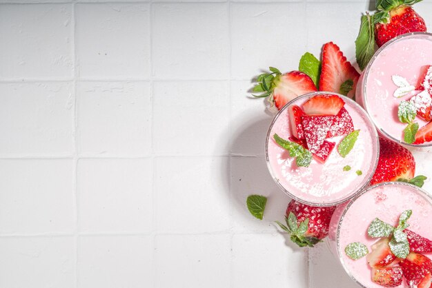 aardbeien panna cotta dessert