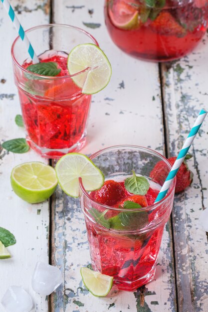 Aardbeilimonade in een glas