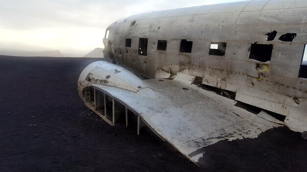 Foto aereo abbandonato sulla spiaggia