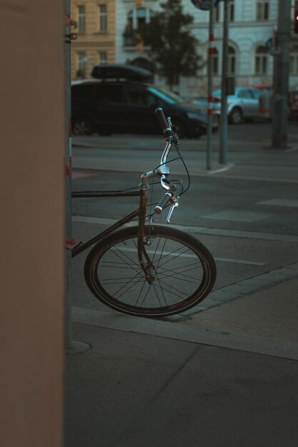 Foto bicicletta abbandonata