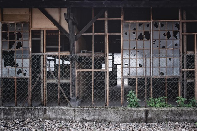 写真 捨てられた建物