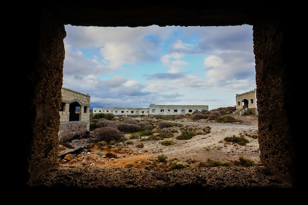 軍事基地の放棄された建物