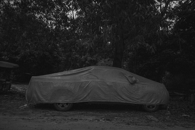 Photo abandoned car in forest